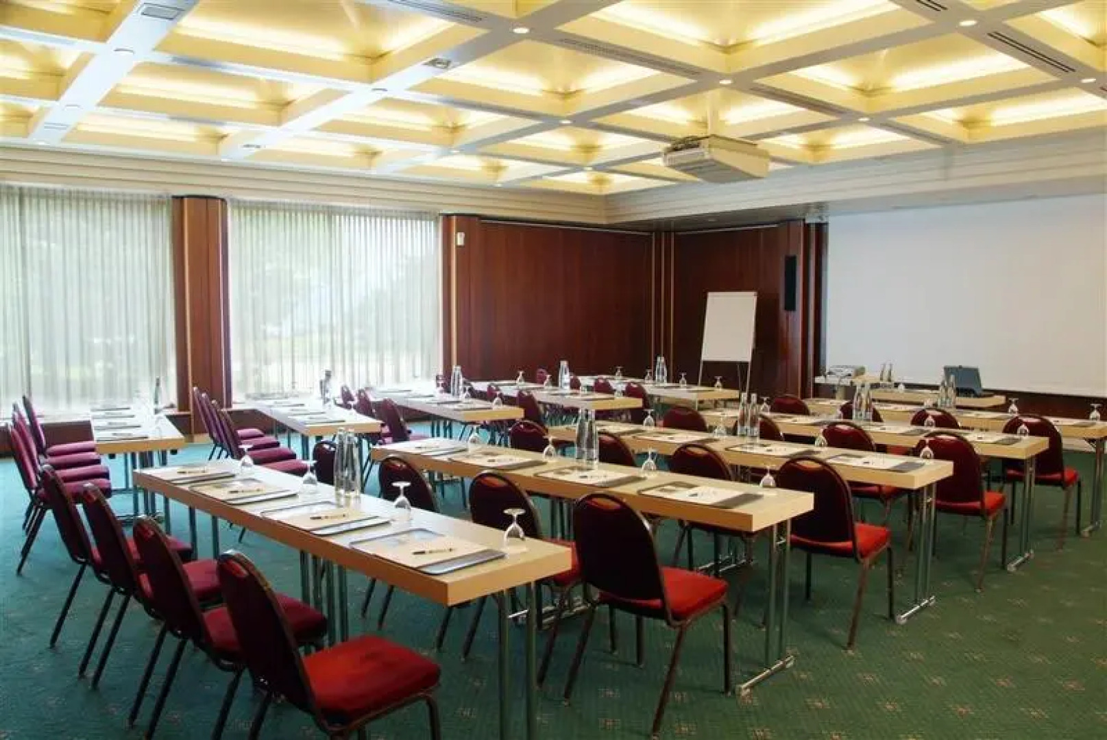 Everness Hotel & Resort