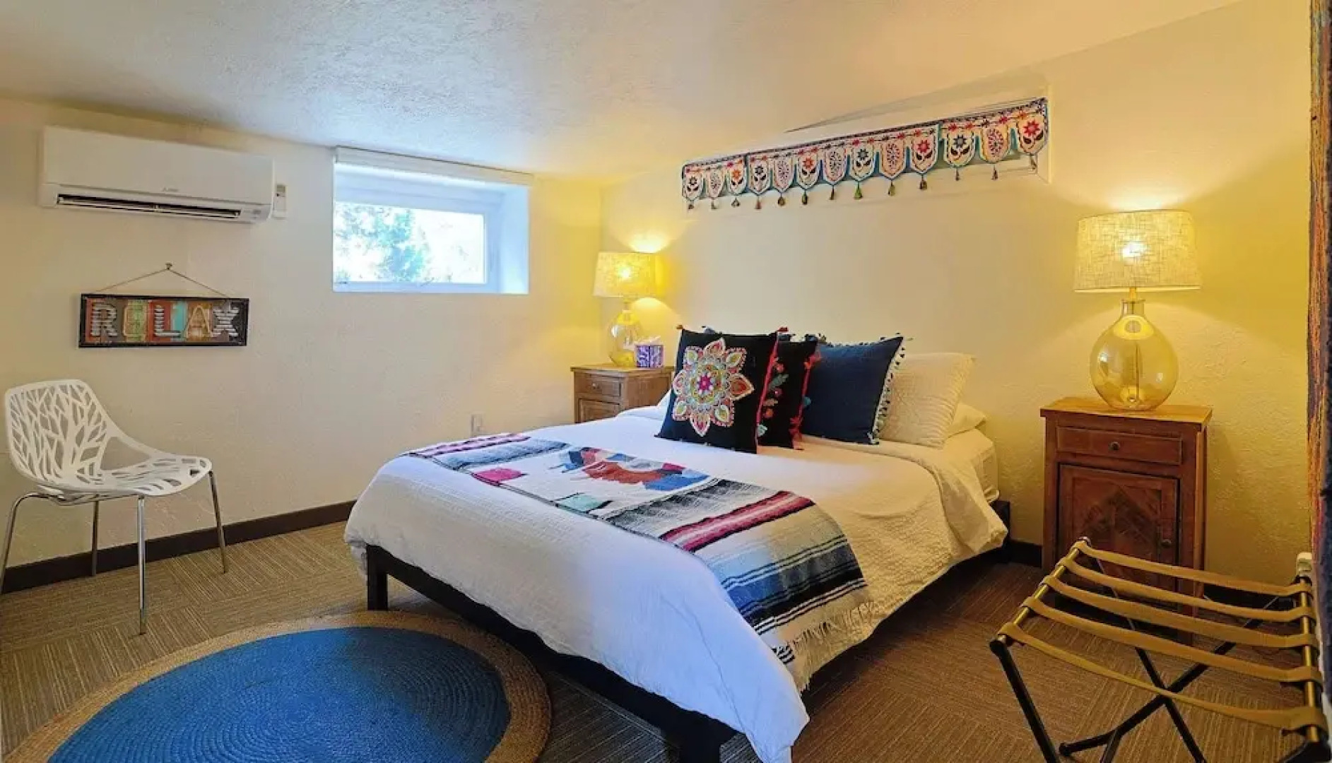 Willie's Hill Country Hideaway - Stay for 8 With Hot Tub & Fire Pit