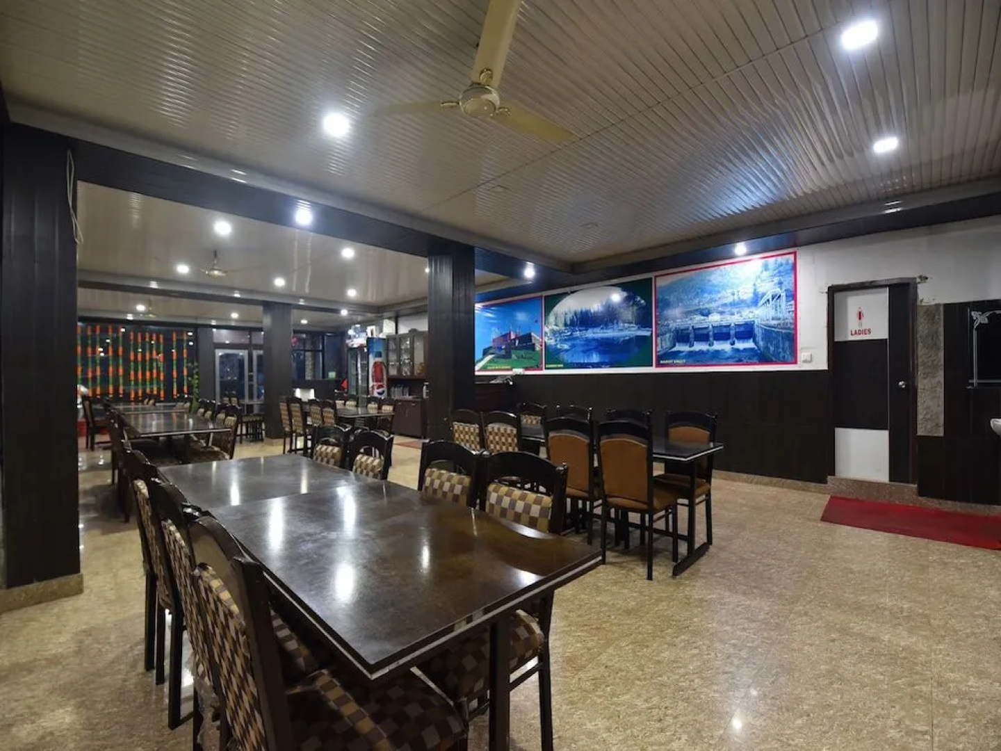 Oyo 28027 Hotel Dhruv