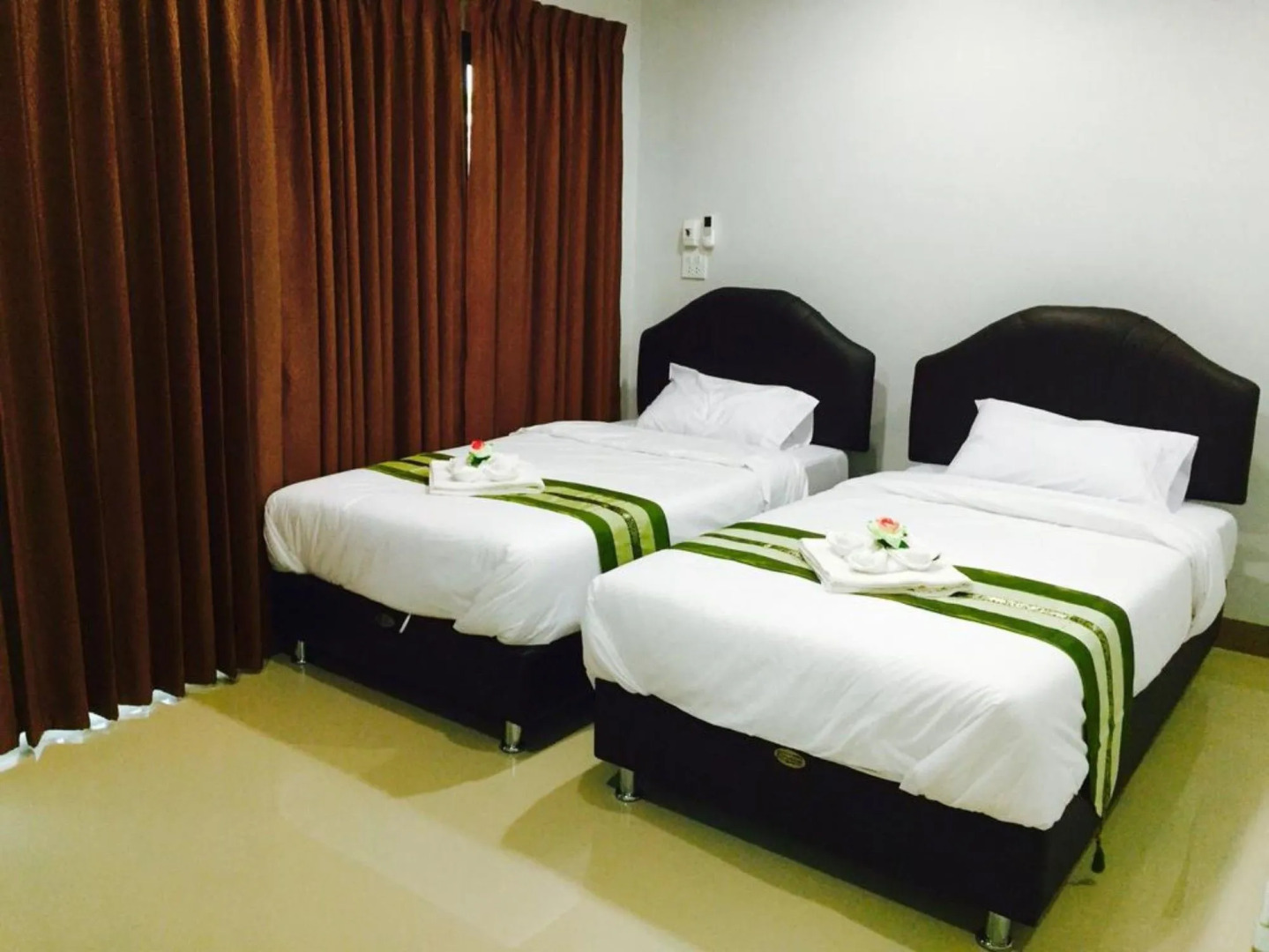 Retro Twin Home at Maesot