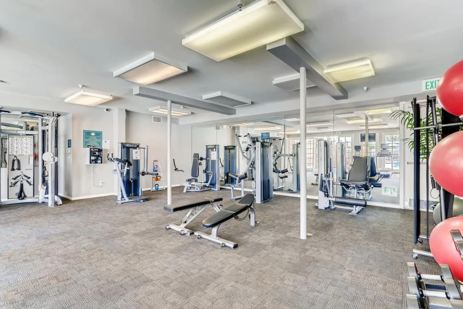 Private Entrance - 2BR Next To Ritz Carlton - Walk Down to Ocean! (MB1)