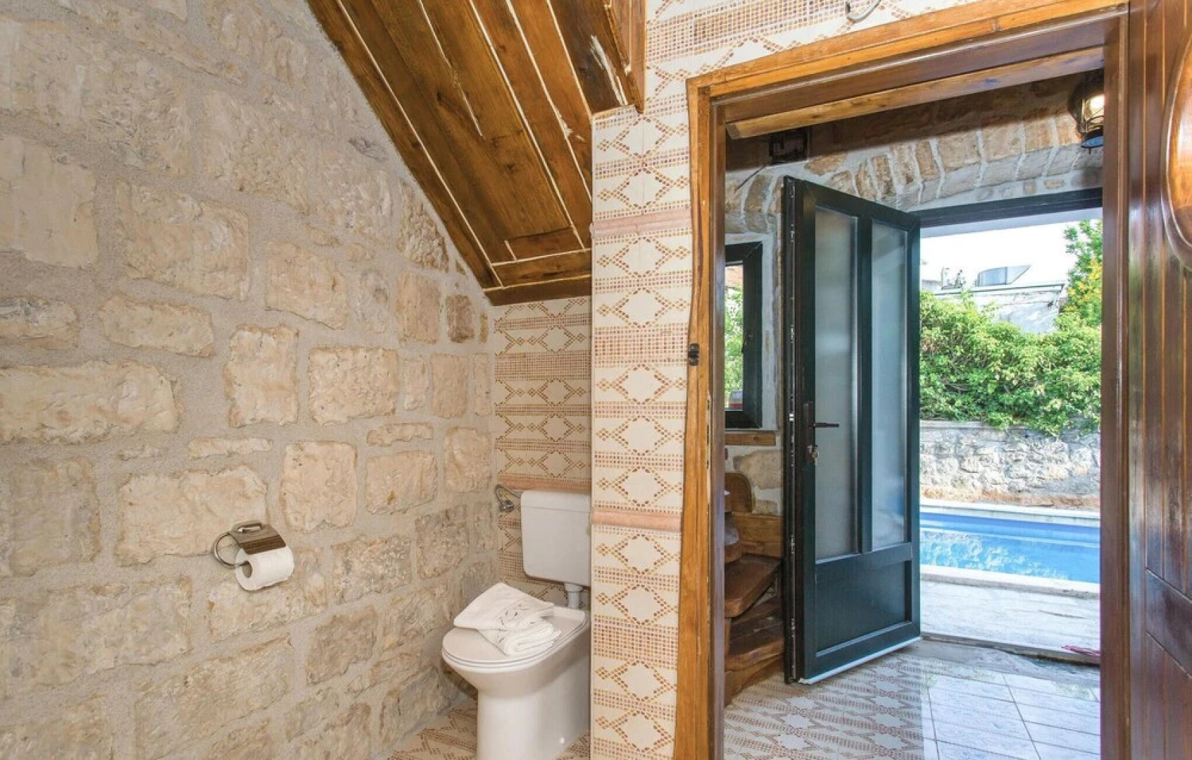 Beautiful Home in Sinj with Hot Tub, 4 Bedrooms & Outdoor Swimming Pool