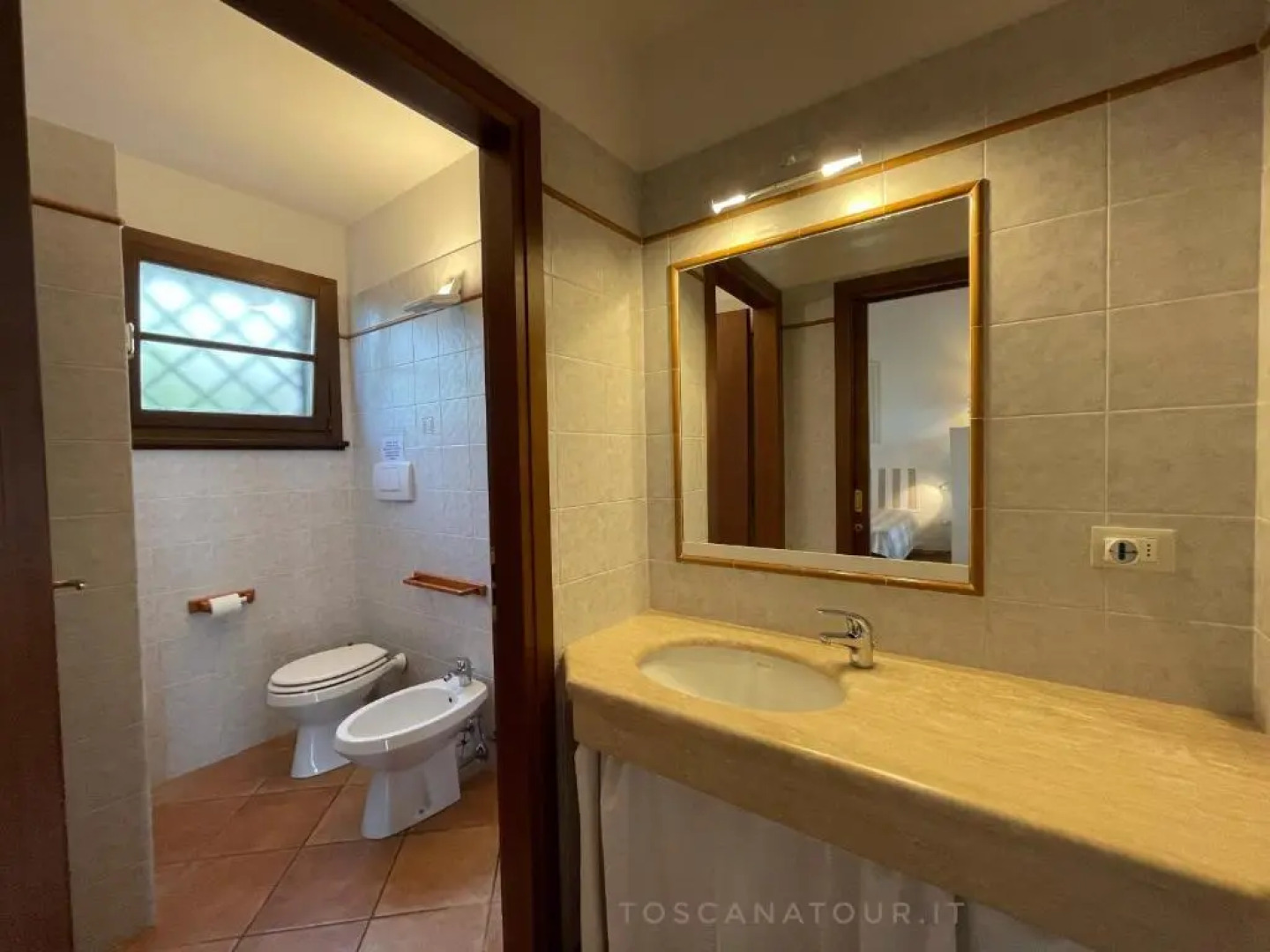 TOSCANA TOUR - small cottage with aircon, private terrace and garden - 2000m from the beach