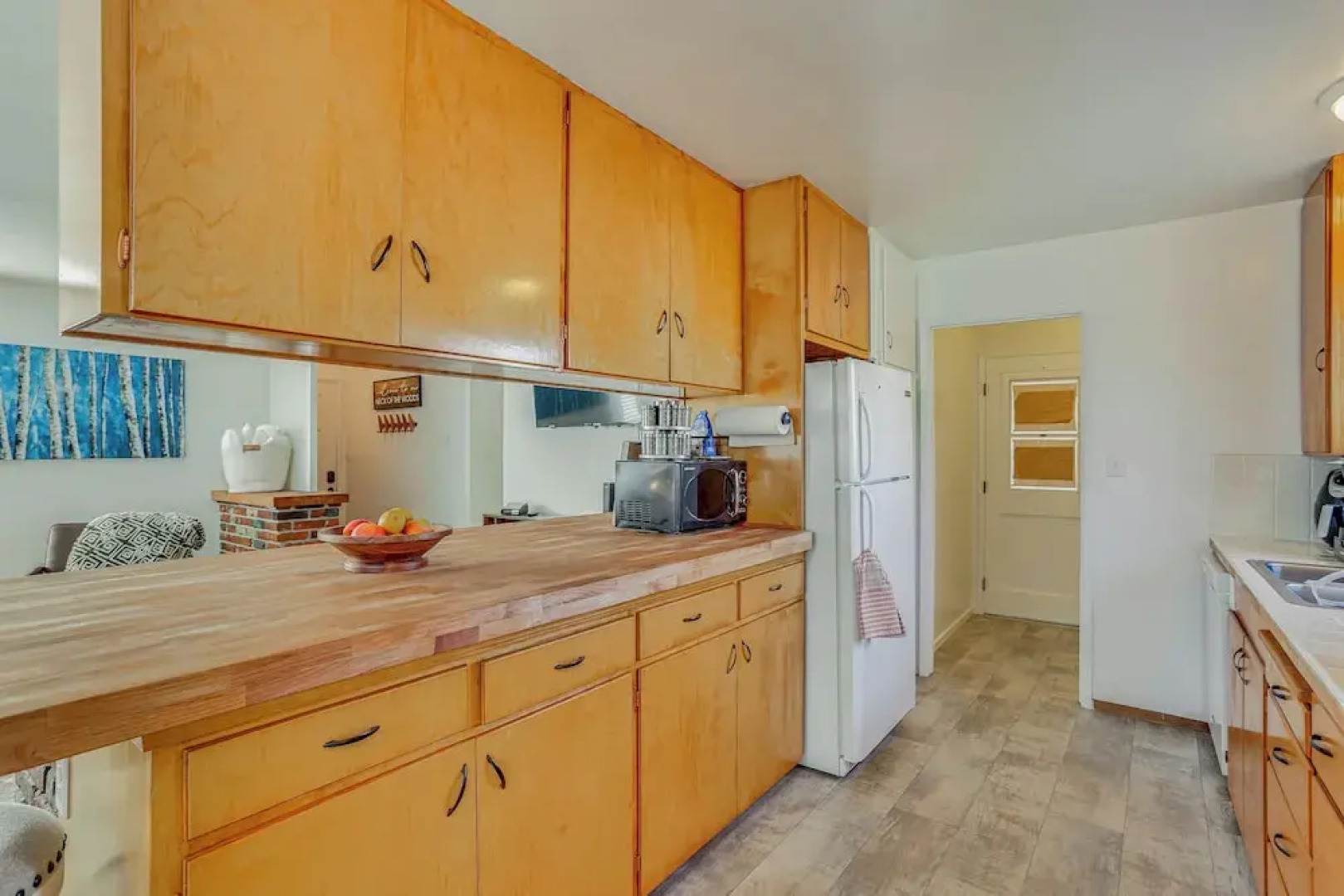 11 Mi to Burney Falls: Charming Home w/ Fireplace