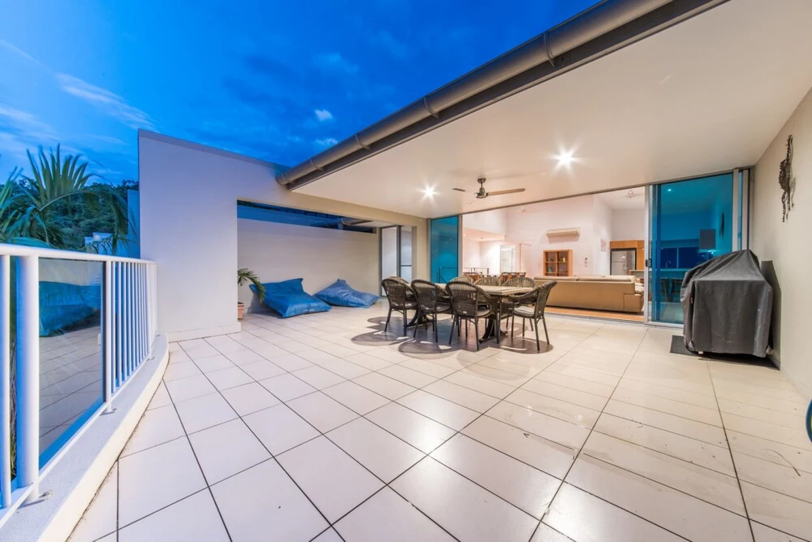 Azure Seas Executive - Airlie Beach