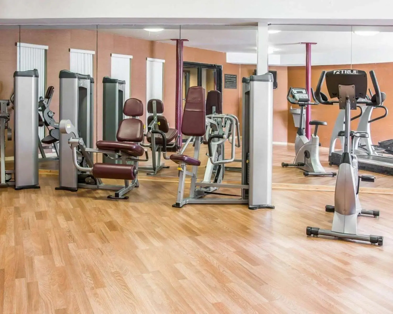 Baymont by Wyndham Flint Airport North