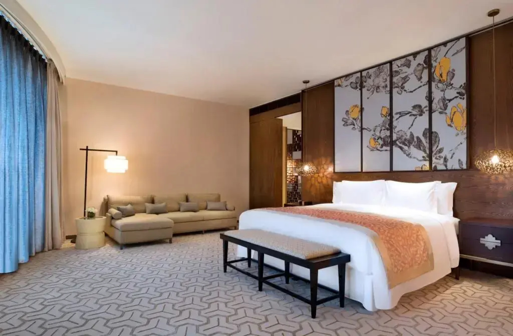 HUALUXE Shanghai Twelve at Hengshan by IHG