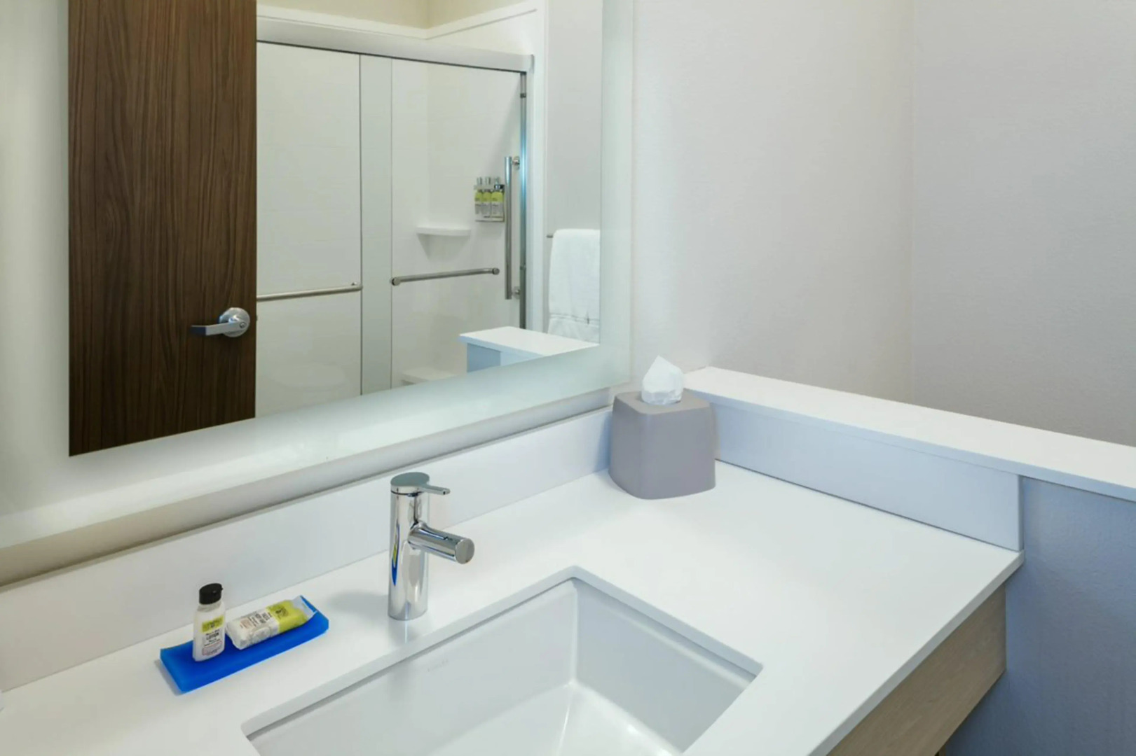 Holiday Inn Express & Suites Medford by IHG