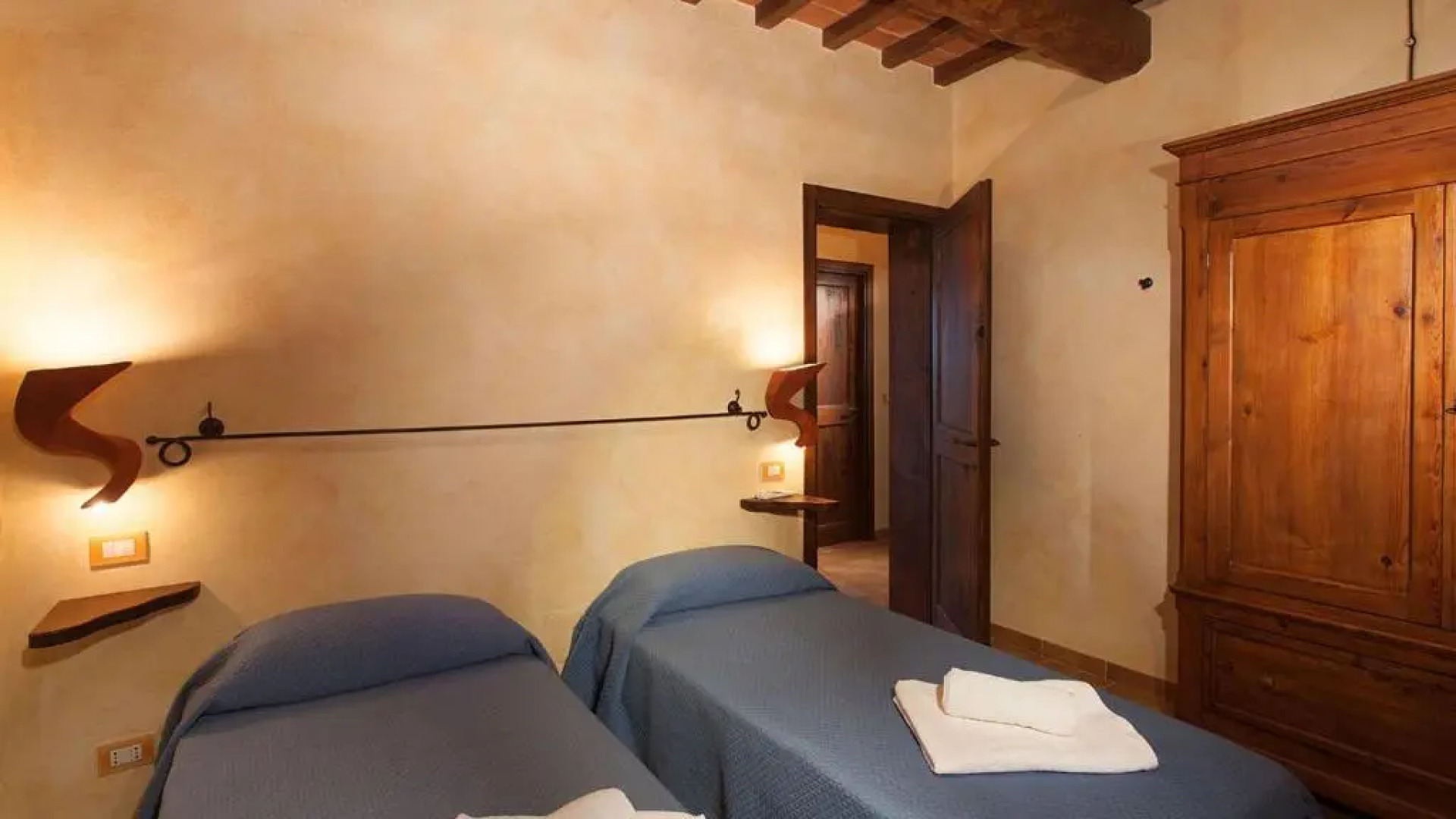 GENIUS LOCI 6&1, Emma Villas