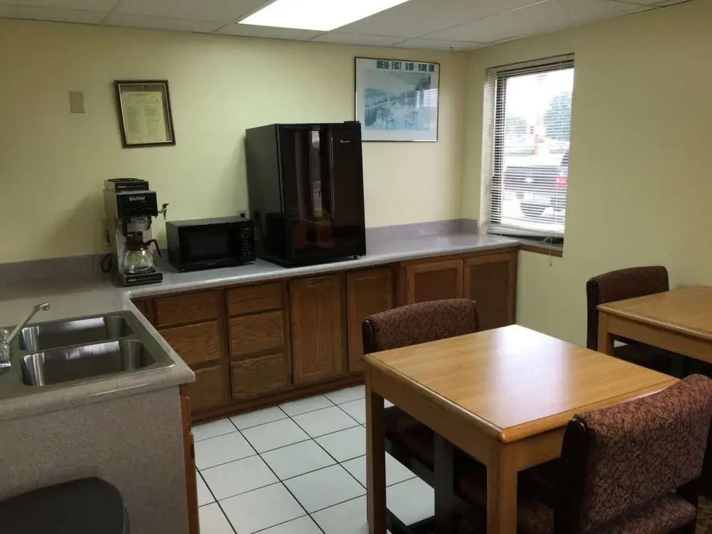 Executive Inn & Suites