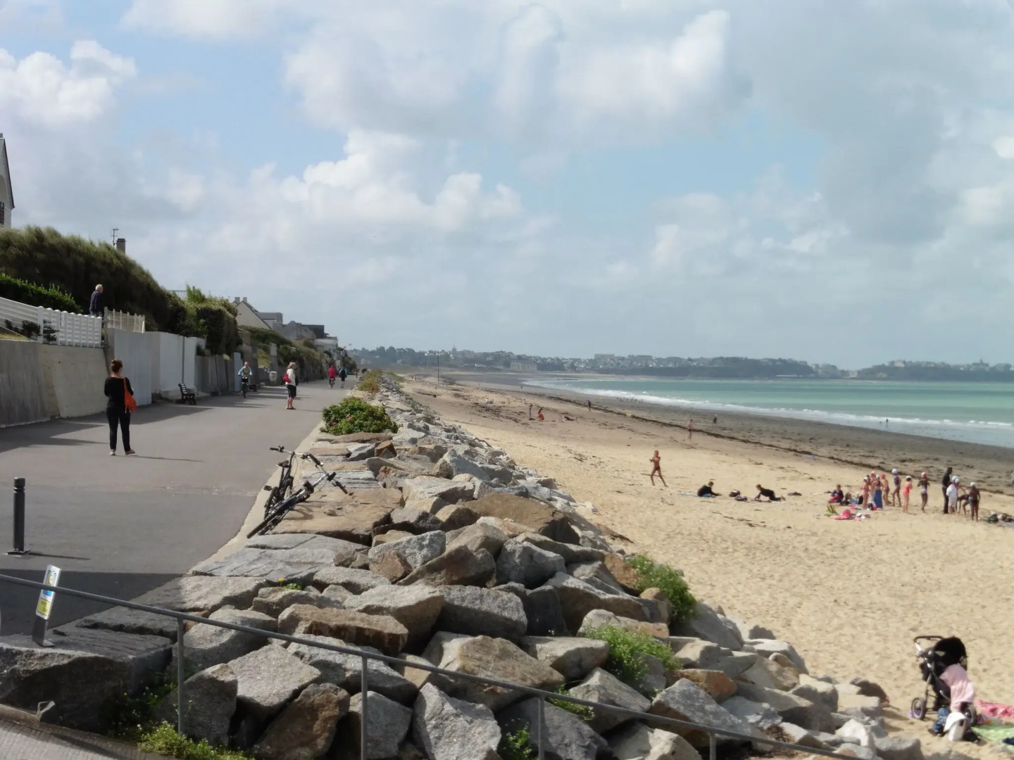 Comfortable Holiday Home 50 m From the sea