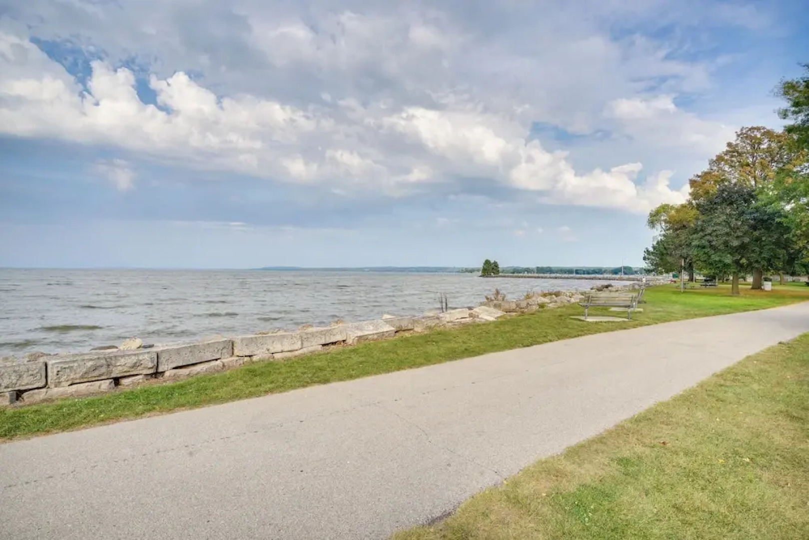 Walk to Main St Fond du Lac: Retreat w/ Yard