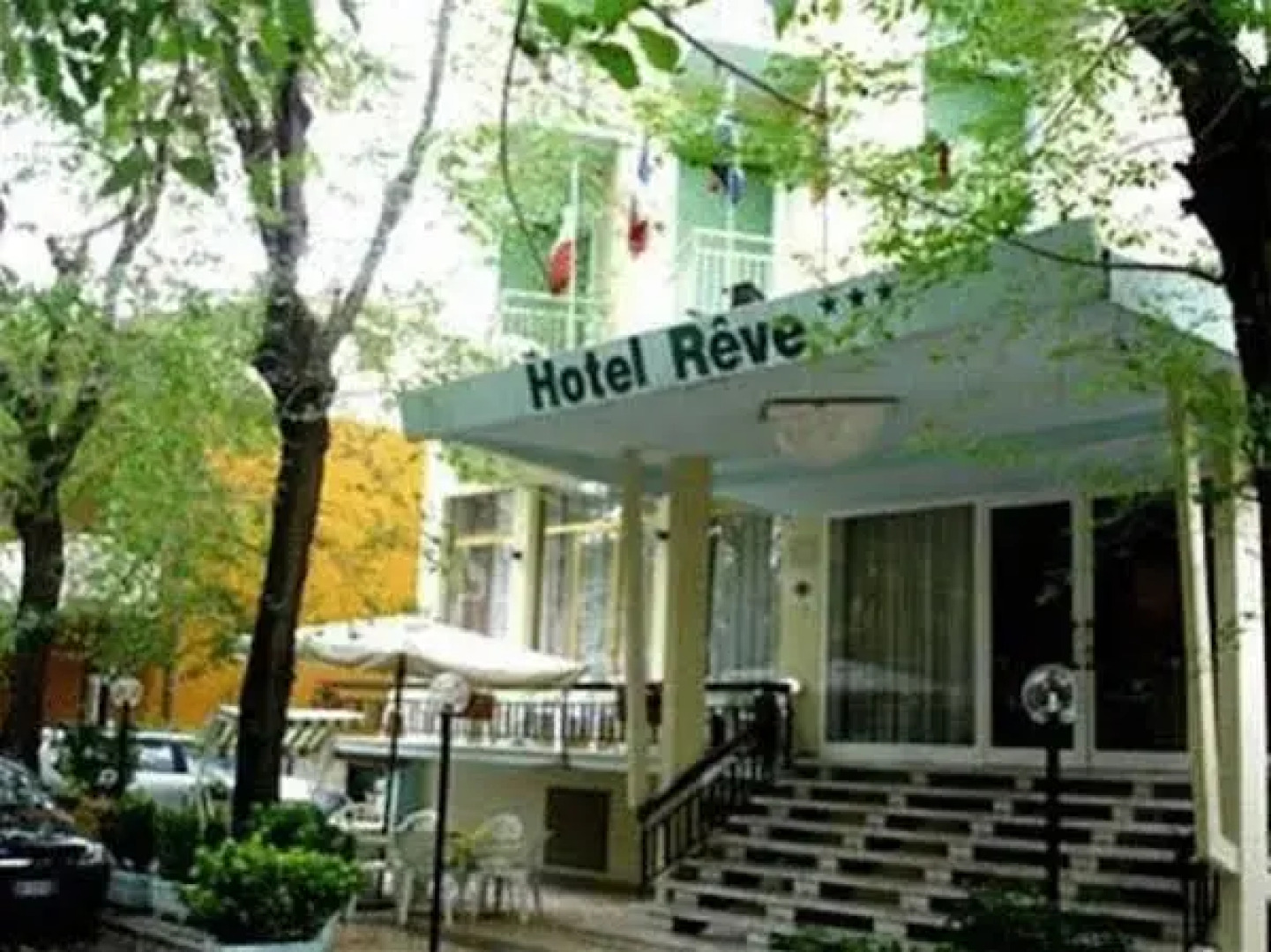 Hotel Reve