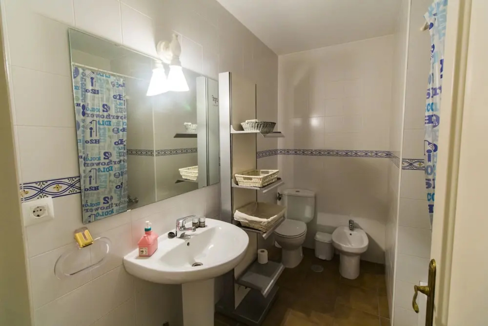 SimplyHosted Costa Ballena