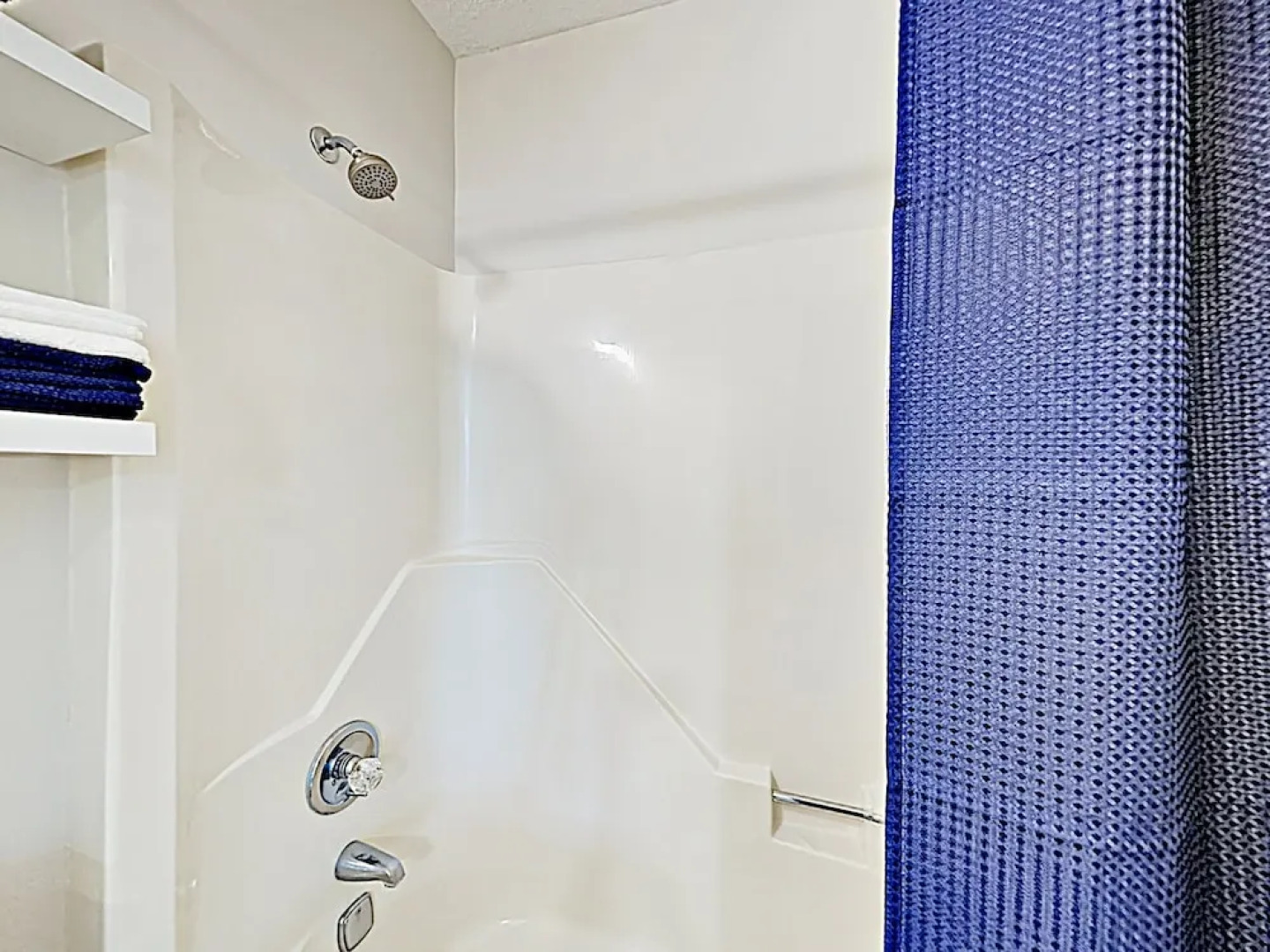 New Listing! The Chocolate W/ Kayaks 2 Bedroom Home