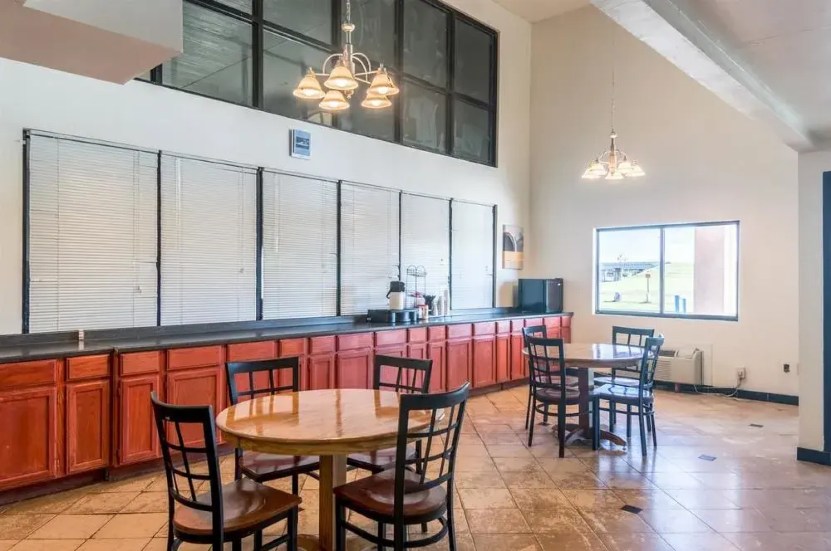 Premiere Inn & Suites