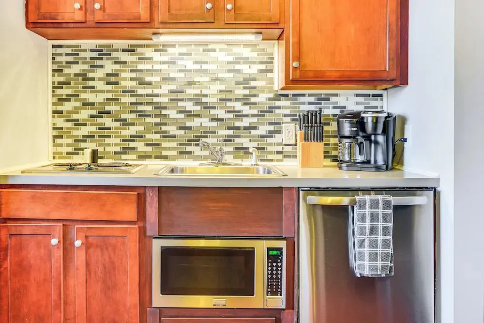 Pool & Lake Access: Mariners Landing Resort Studio