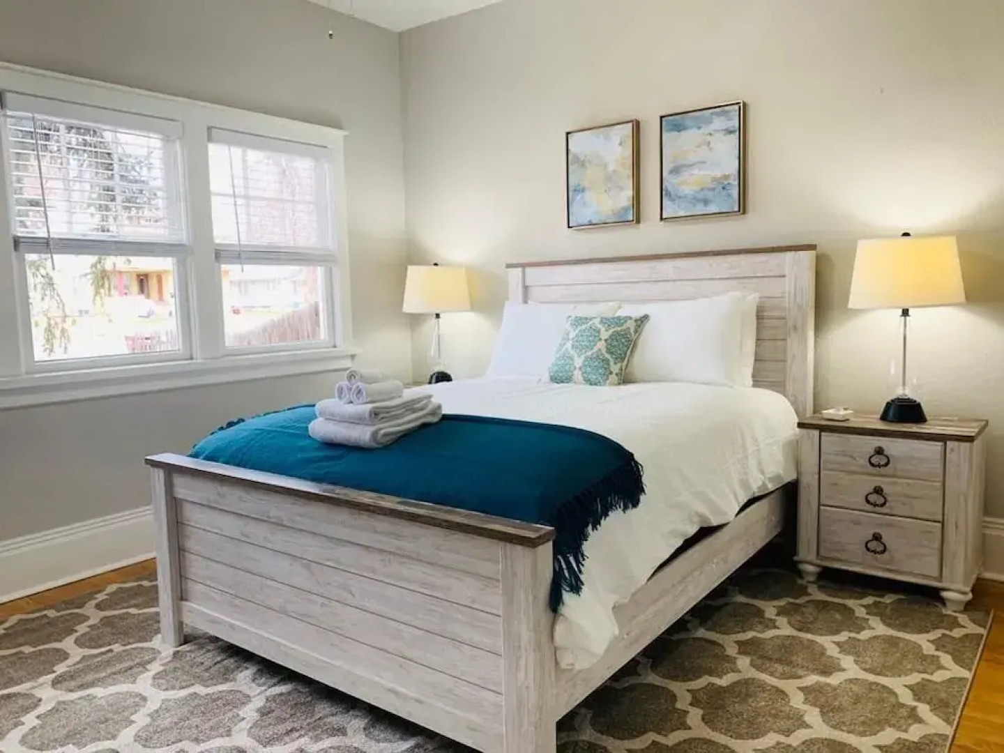 Stunning Bungalow next to UNC - Free Cruiser Bikes!