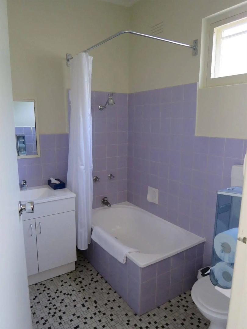 Shifting Sands Motel