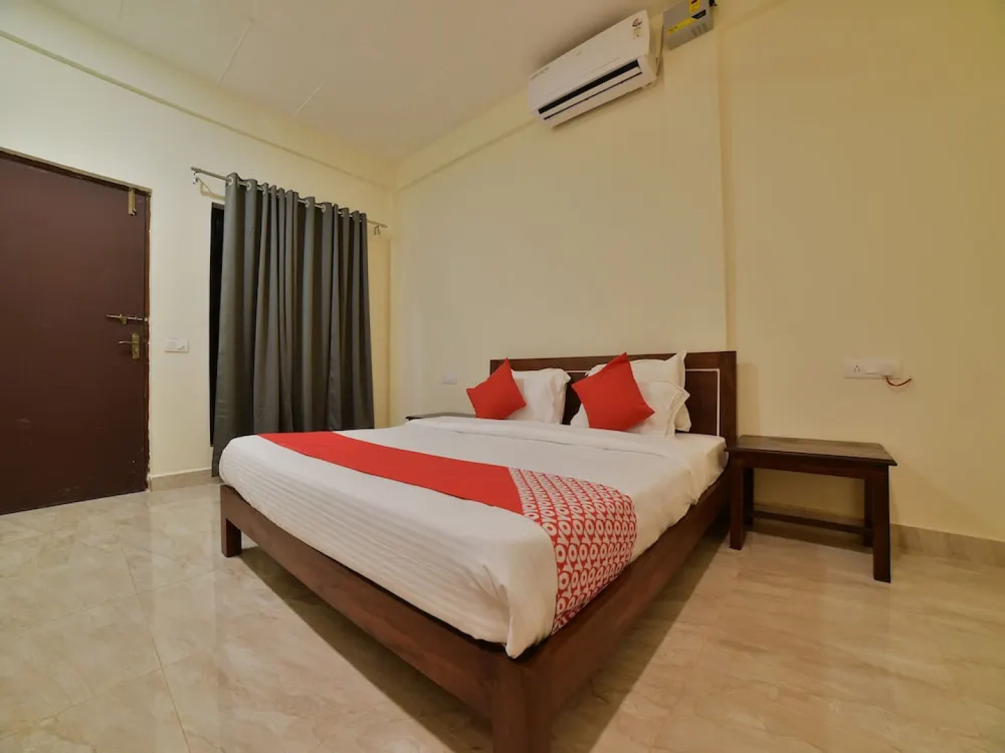 OYO 26850 Casa De Lamore