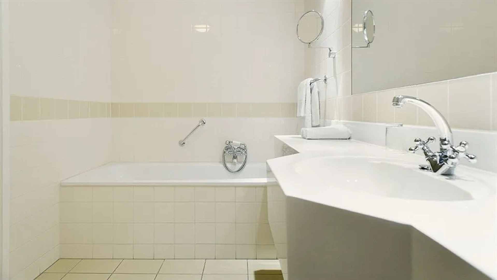 Hampshire Hotel - Newport Huizen