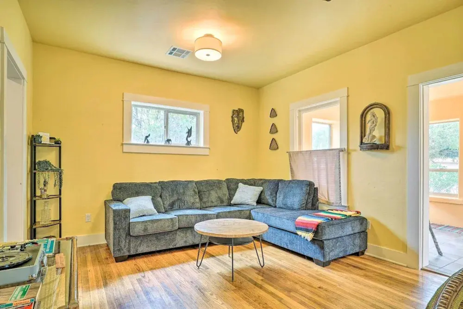 Cozy Las Cruces Gem: Fire Pit, Patio & Views!