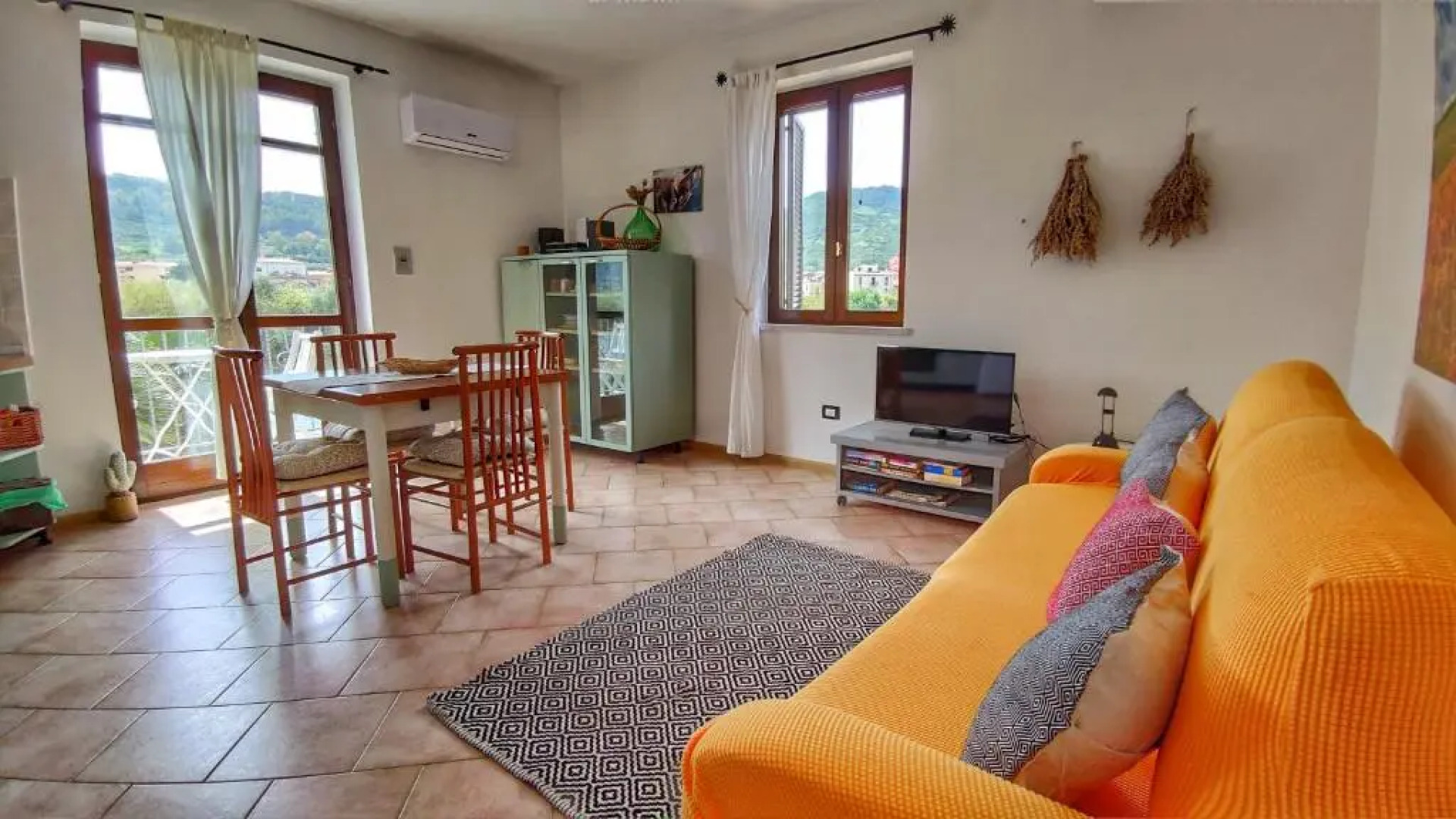 Bosa Apartments "House on the River"