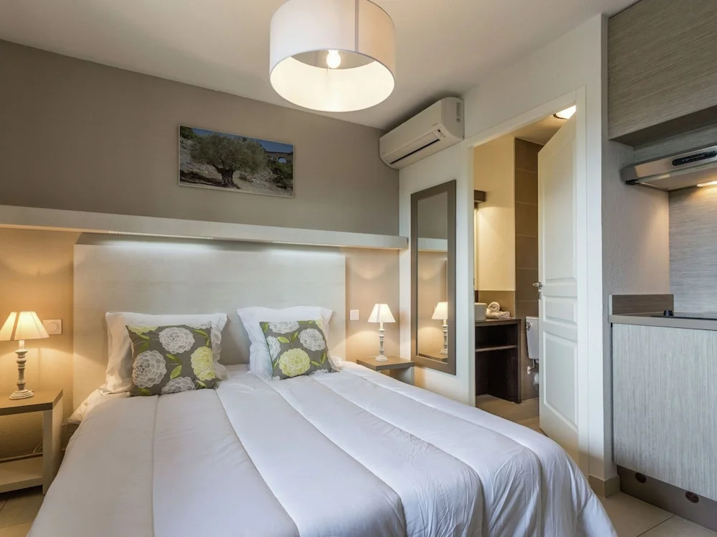 Modern and comfortable apartment near the Pont du Gard