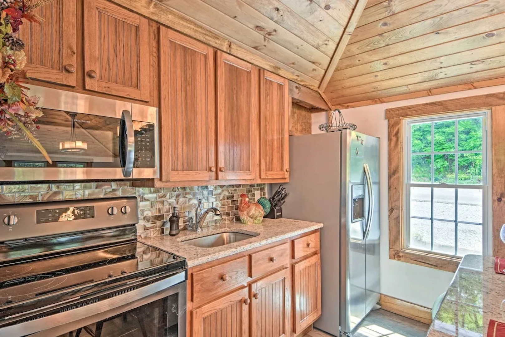 Renovated Highlands Cottage 3 Miles to Downtown!