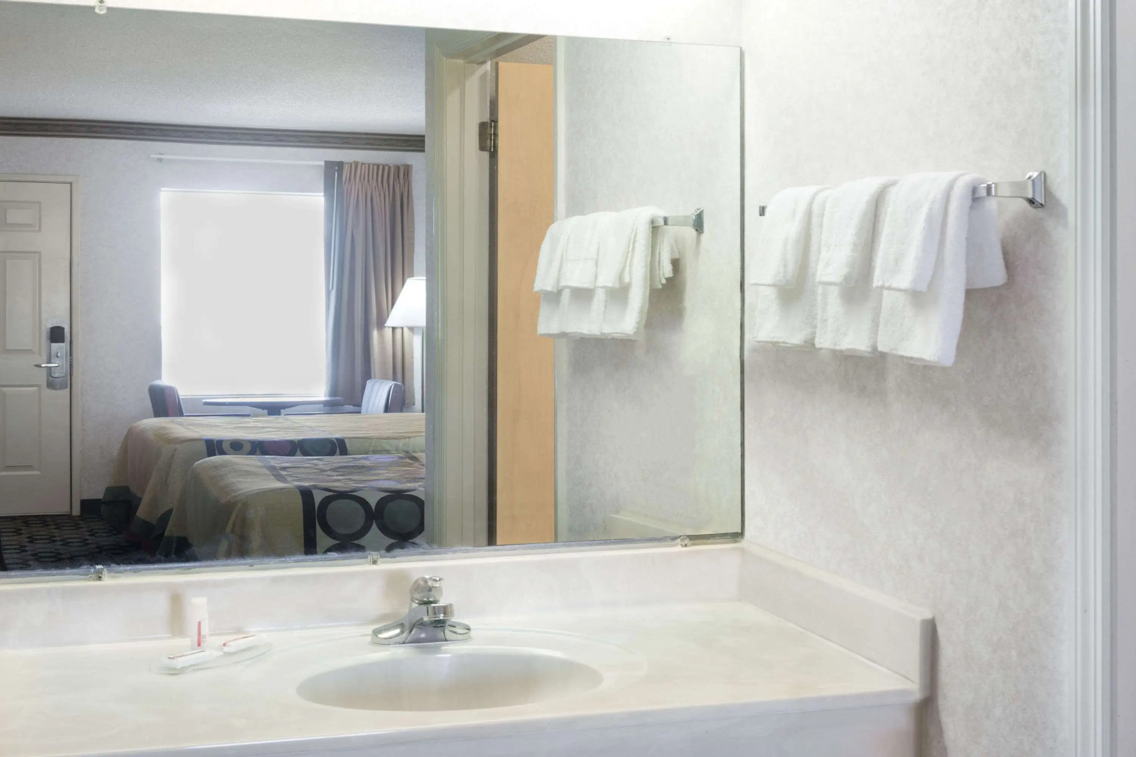 Super 8 by Wyndham Ashburn