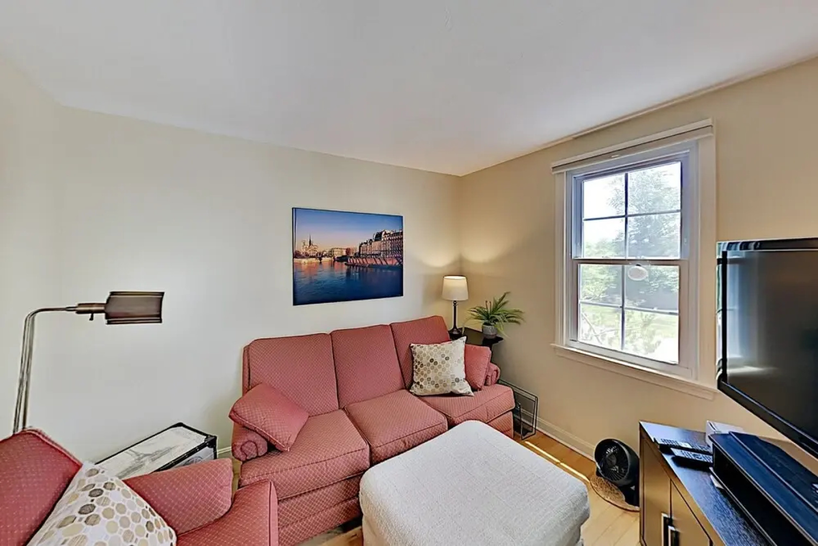 Spacious Wooded W/ Deck & Alfresco Dining 3 Bedroom Home
