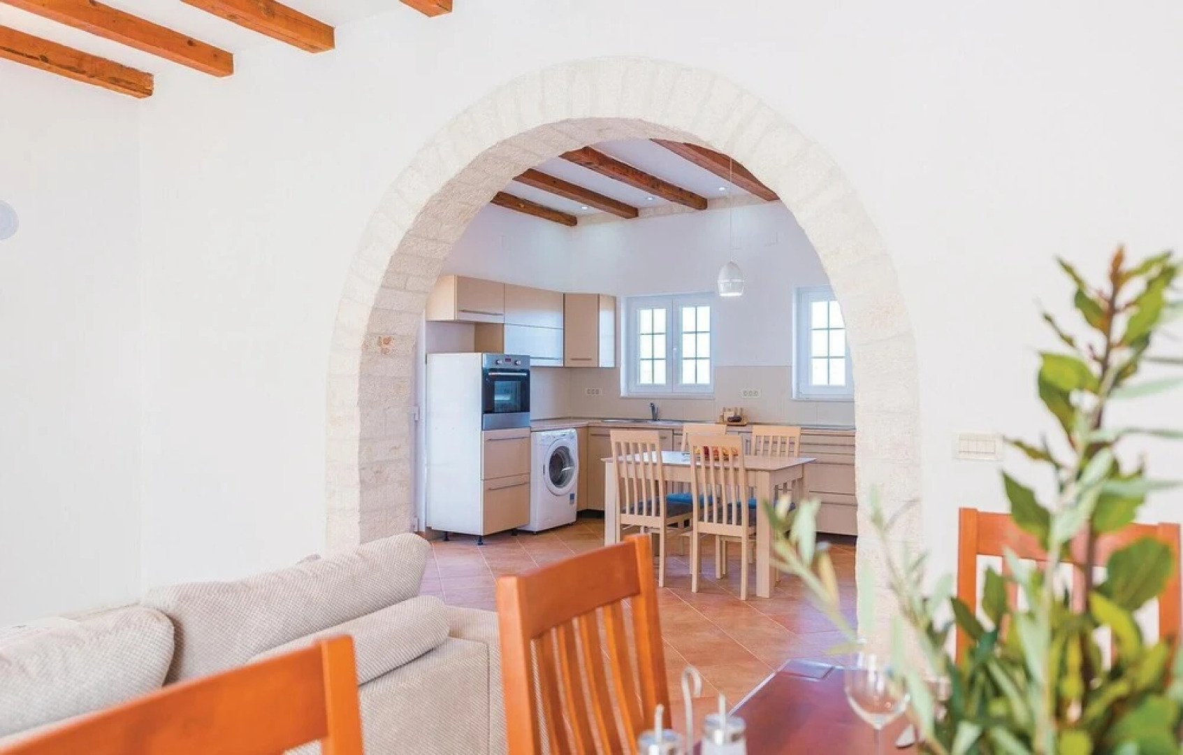 Stunning Home in Radonic With Wifi and 2 Bedrooms