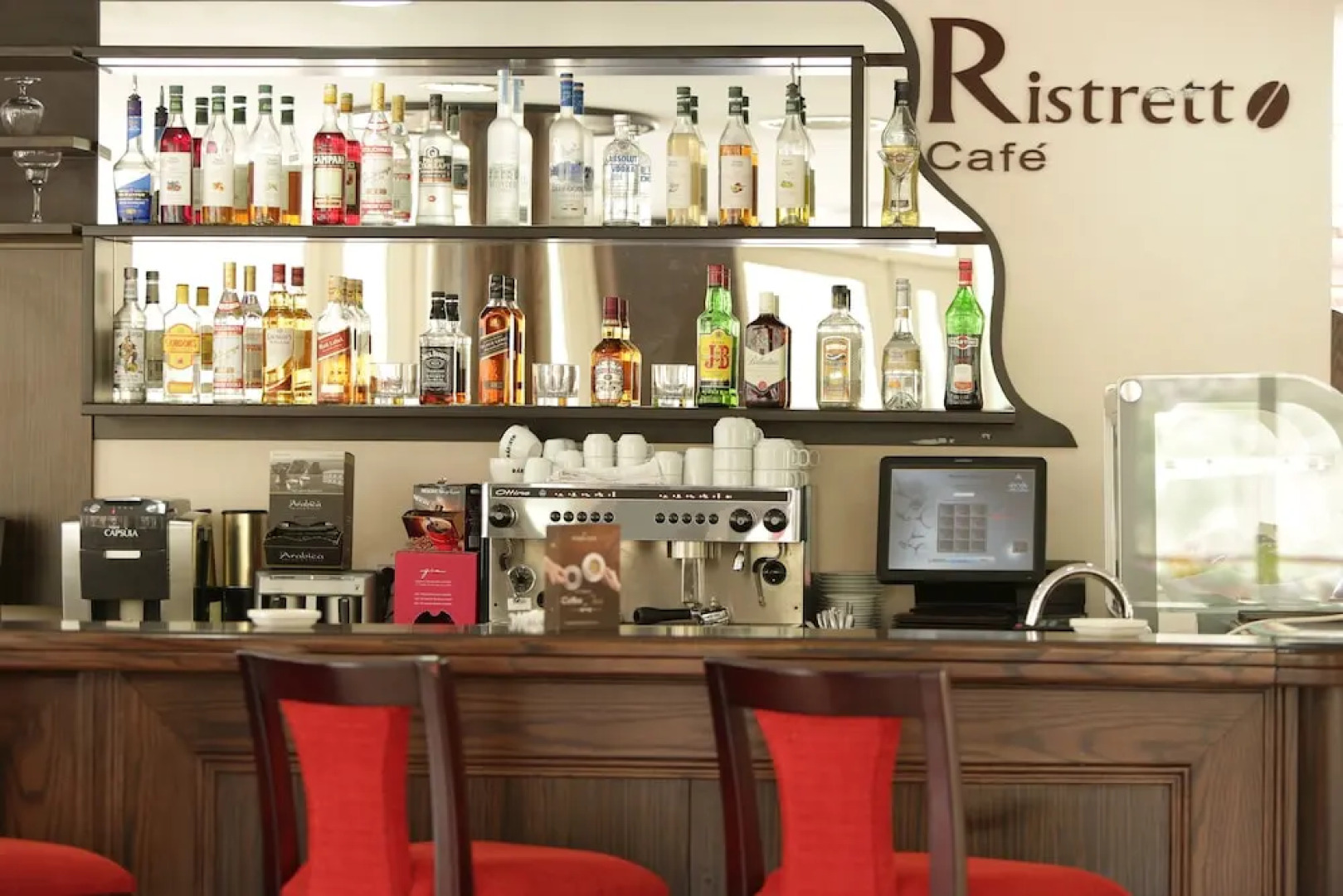 Golden Tulip Lili's Resort & Spa