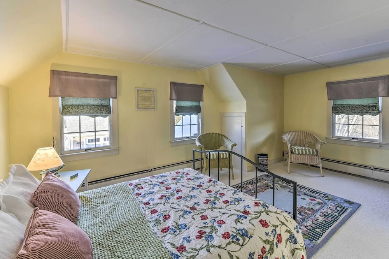 Waterfront Hyannis Gem: Walk to Hyannis Port Beach