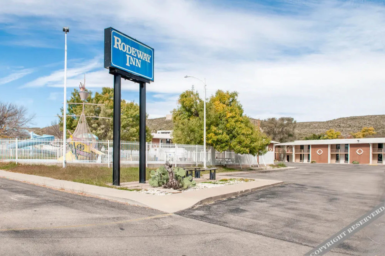 White's City Cavern Inn