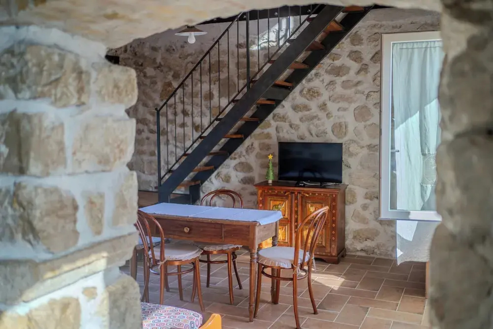 Casale nel Verde con Piscina e Vista