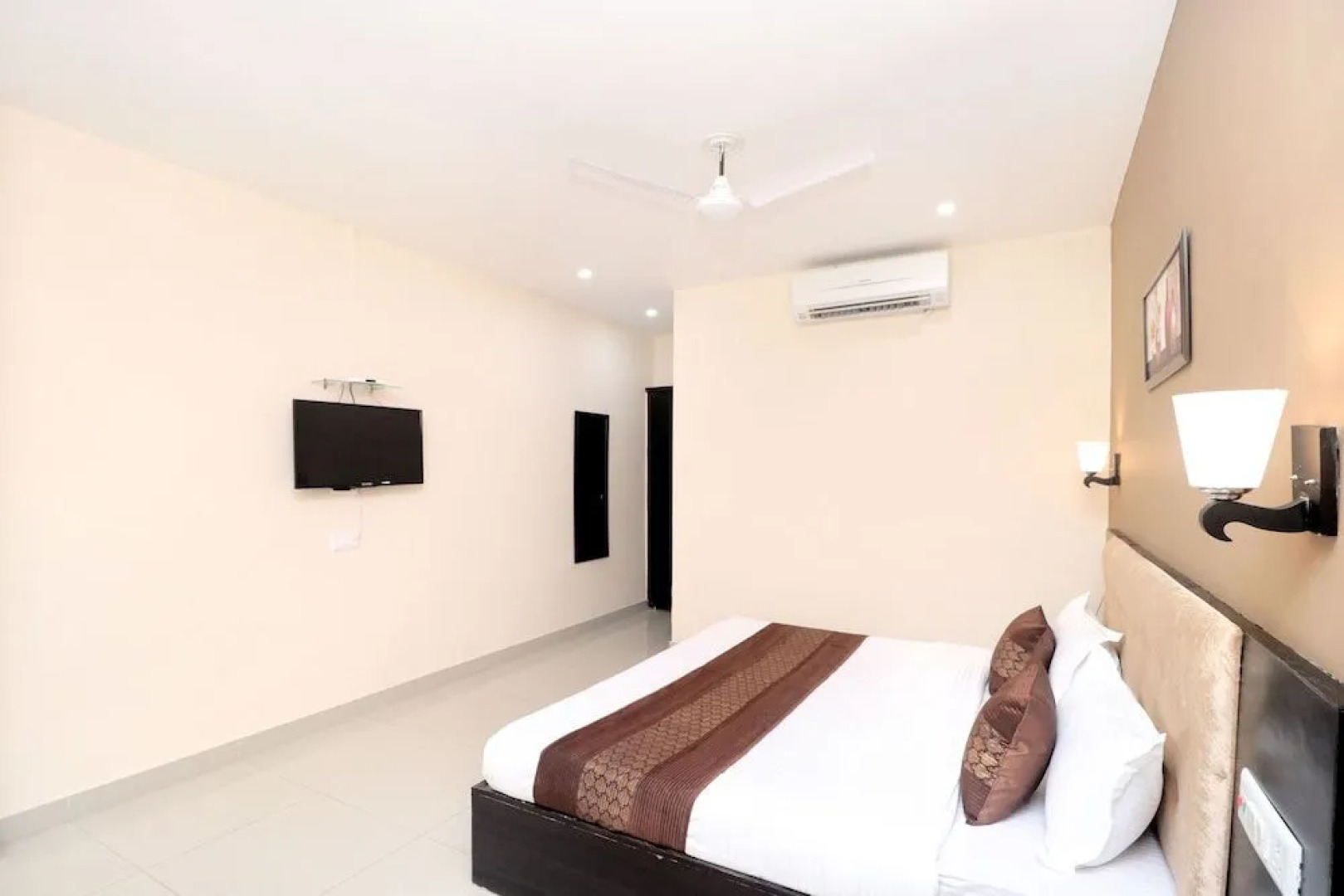 Capital O 4963 Hotel Inderprasth