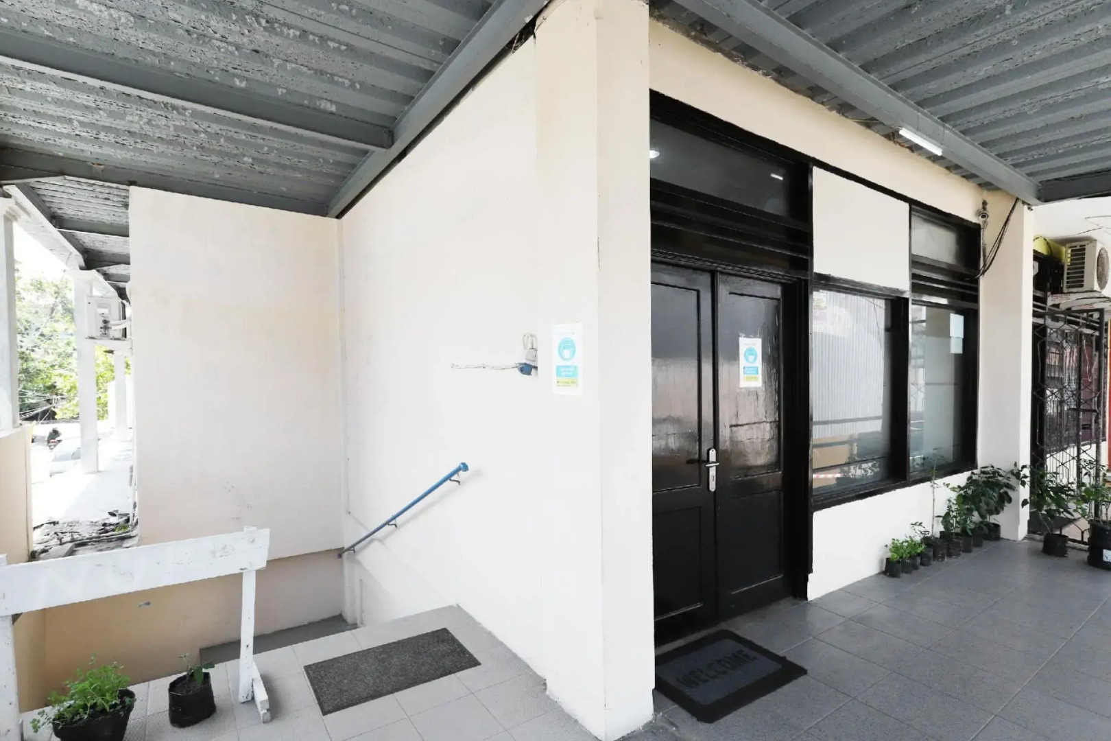 Guest House 268 by OYO Rooms