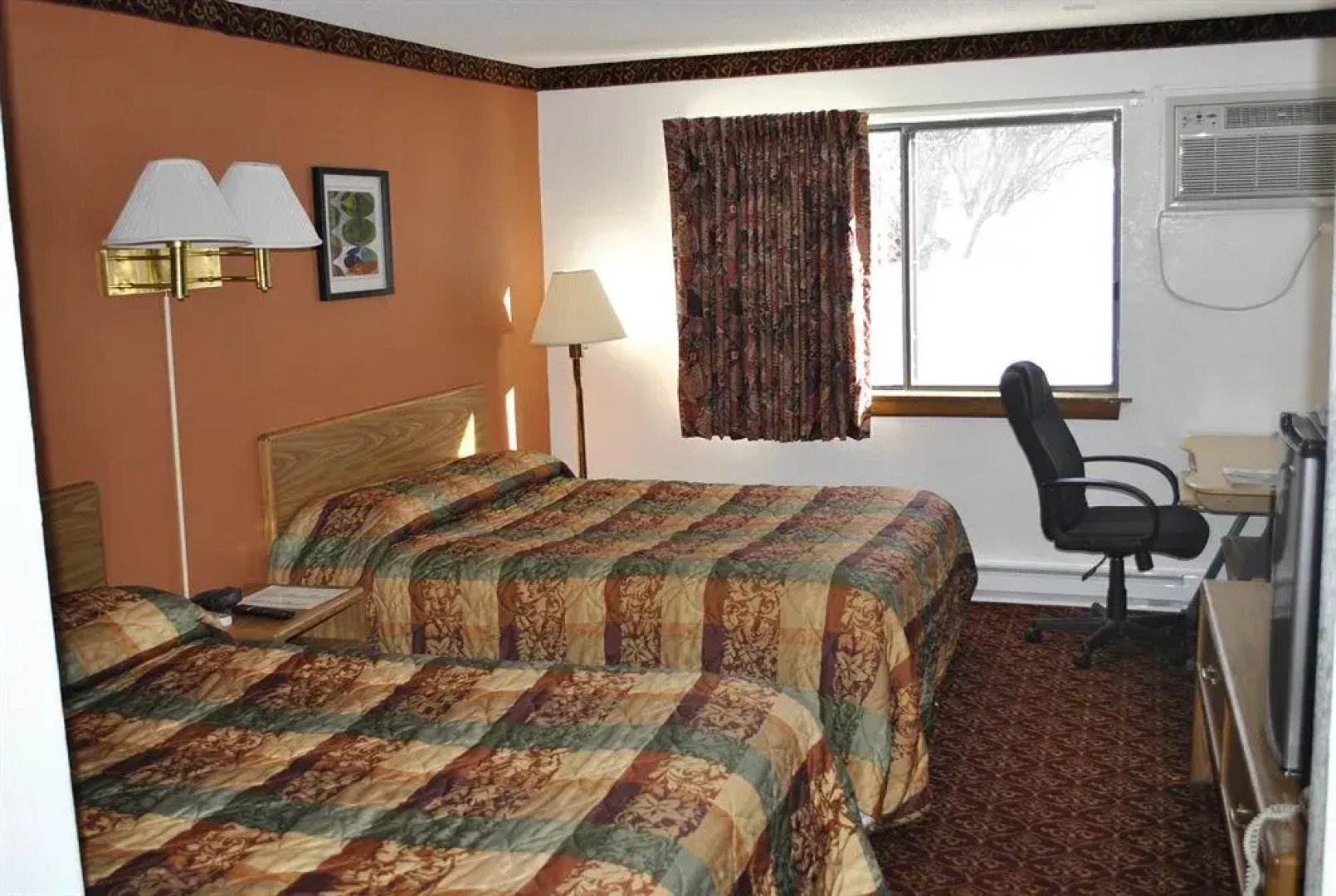 Waconia Inn & Suites