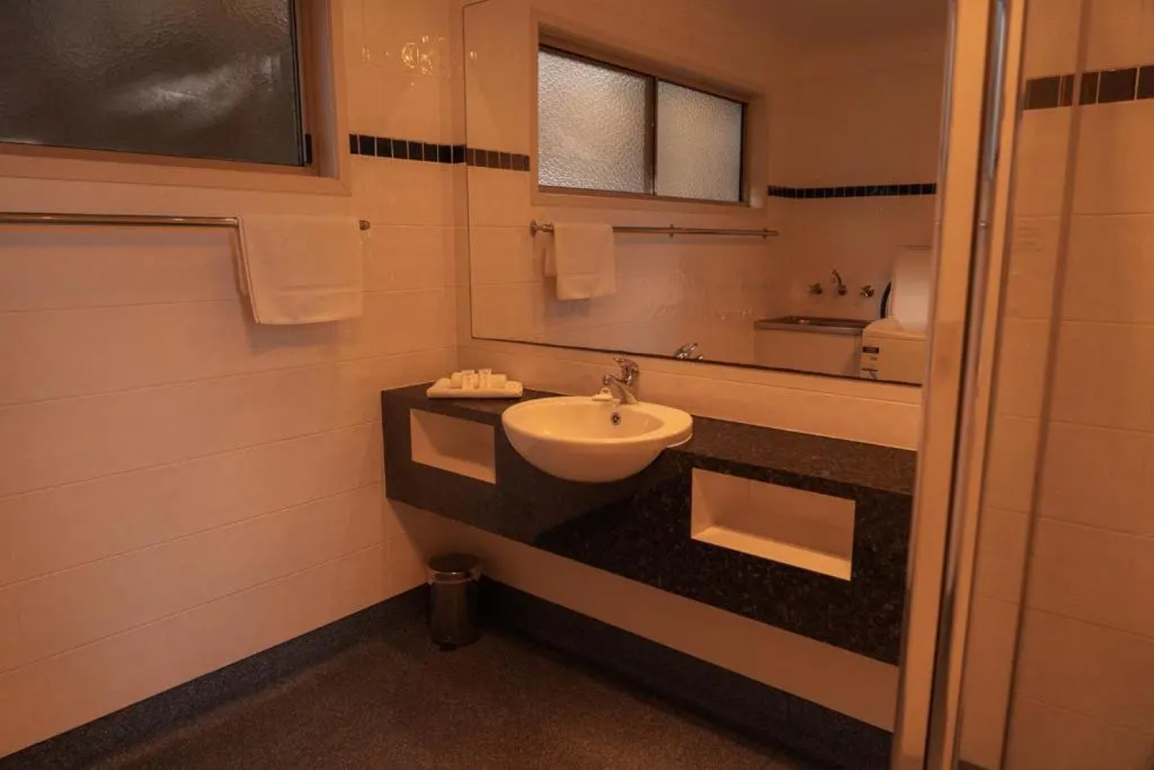 Waterfront Retreat At Wattle Point