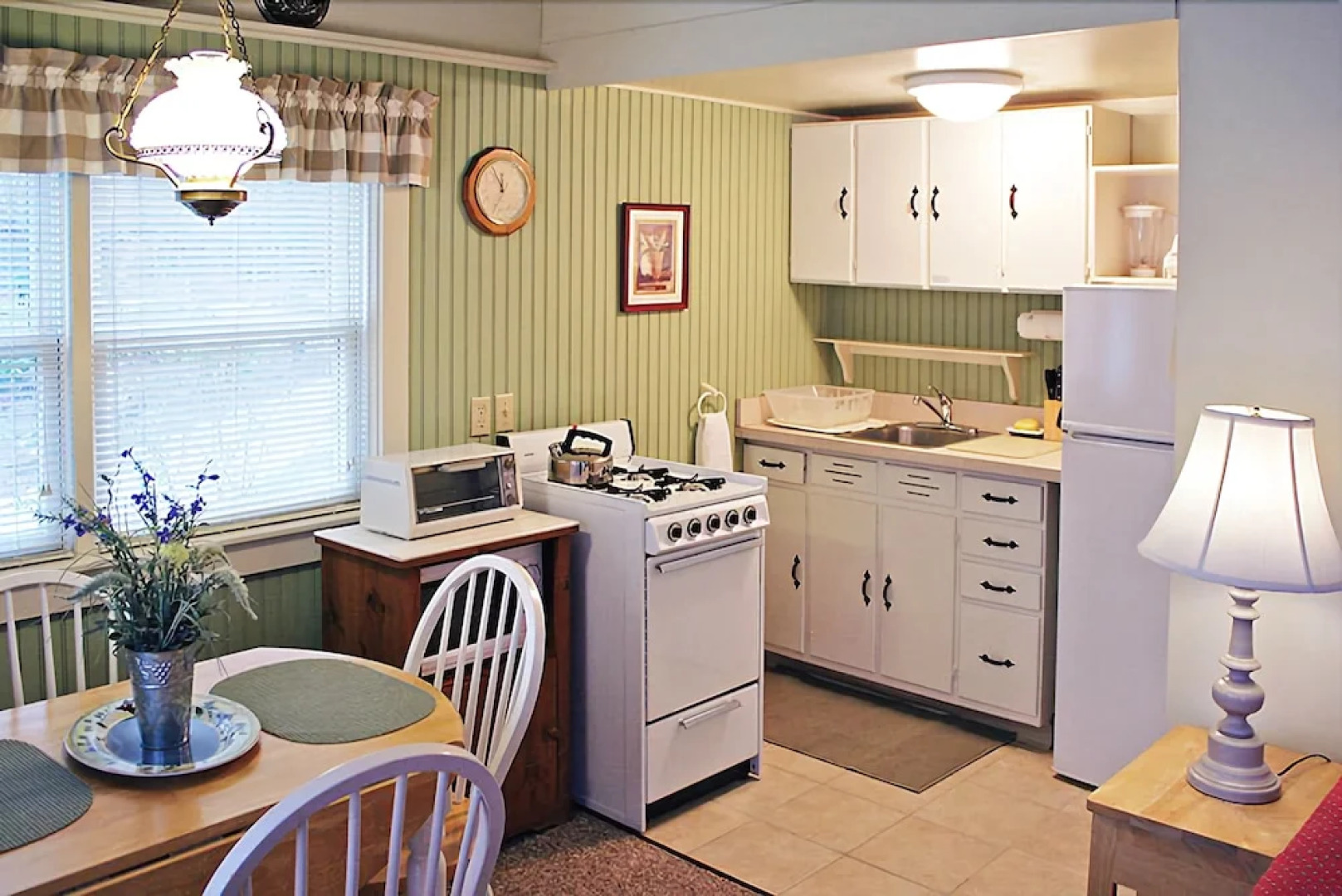 Midway Motel and Cottages