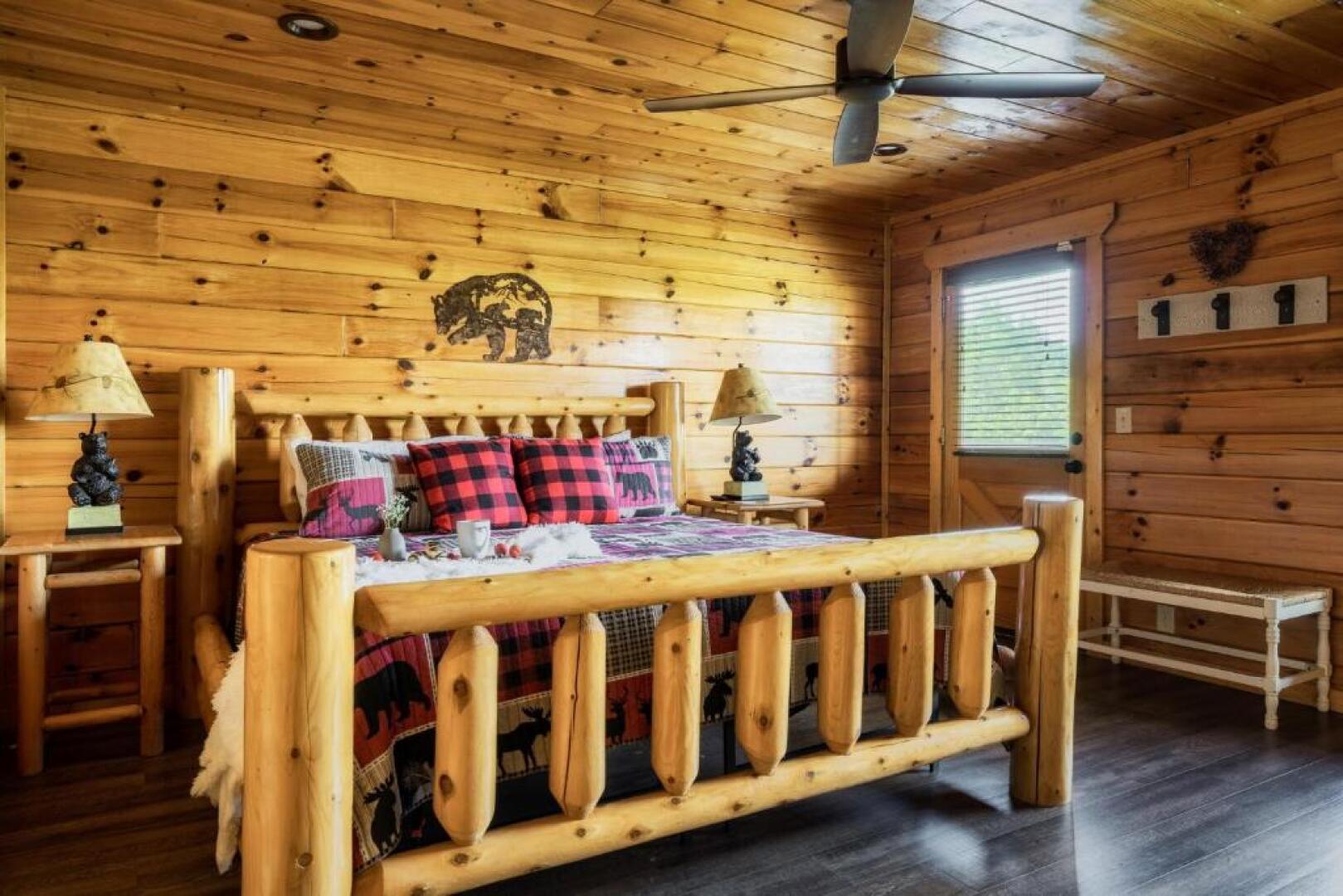 Bear Time Cabin - Scenic Mountain View, Firepit, Hot Tub, Theater, 4BR 3BA Sleeps 14