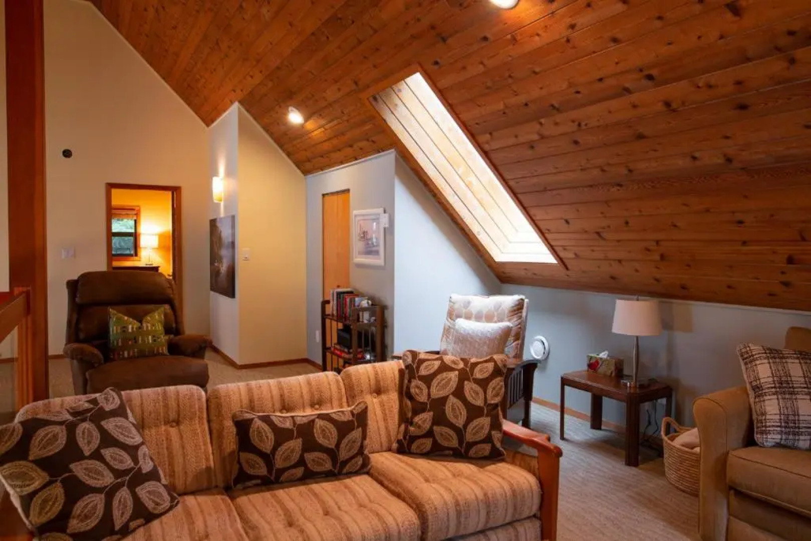 The Overlook, Luxury Lakeside Home with Dock