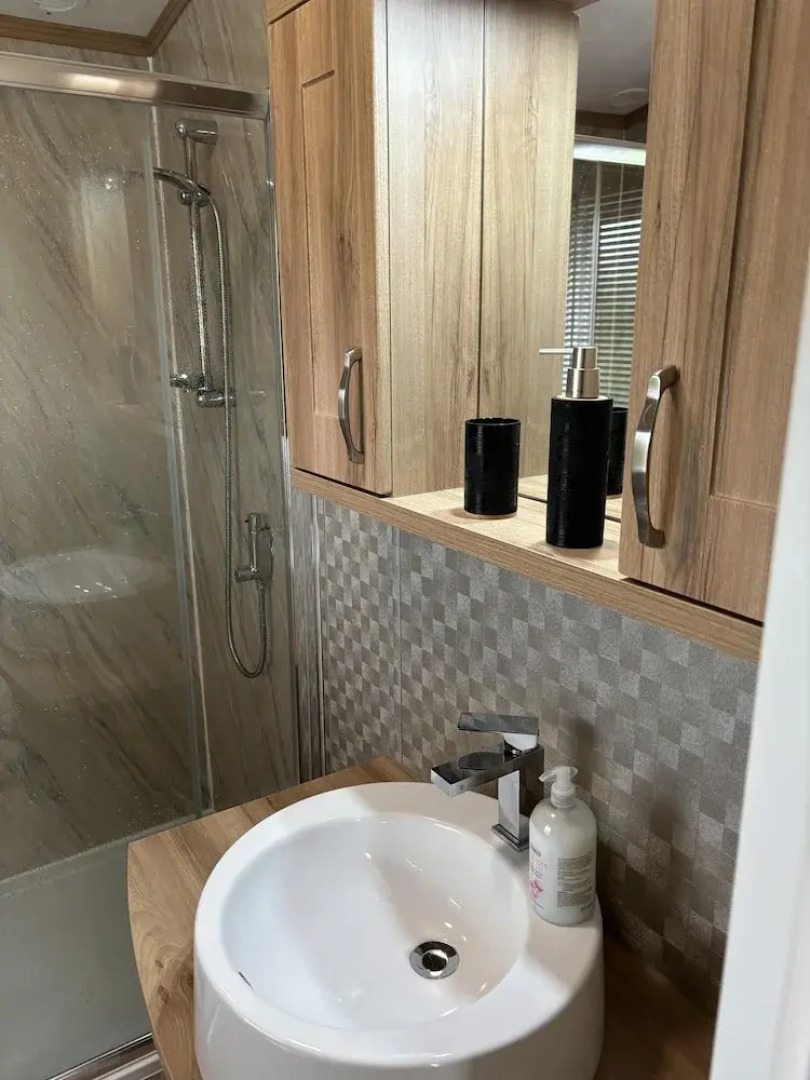 Edinburgh Lodge-sleeps 6-pet Friendly-beach&views