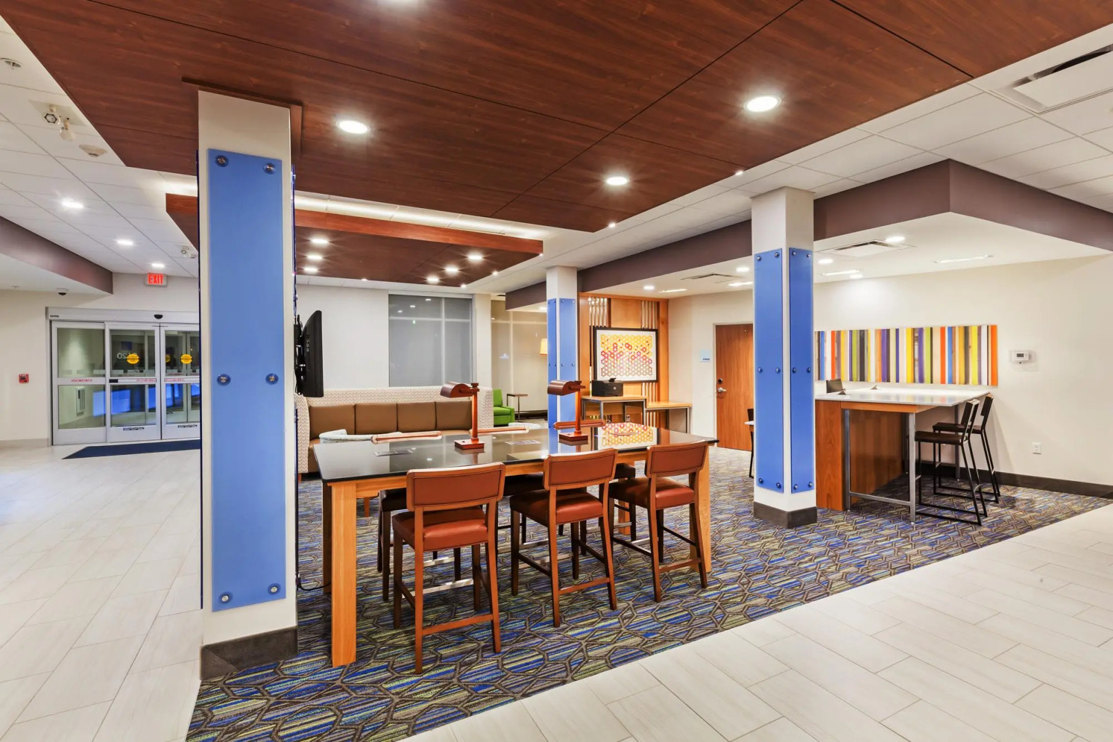 Holiday Inn Express & Suites Lenexa - Overland Park Area by IHG