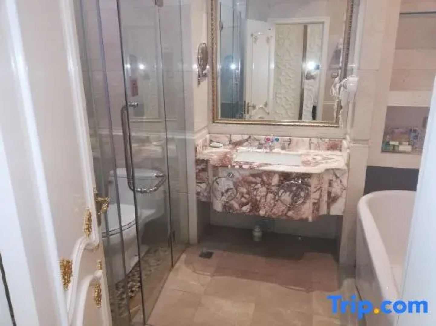 Ruidong Hotel