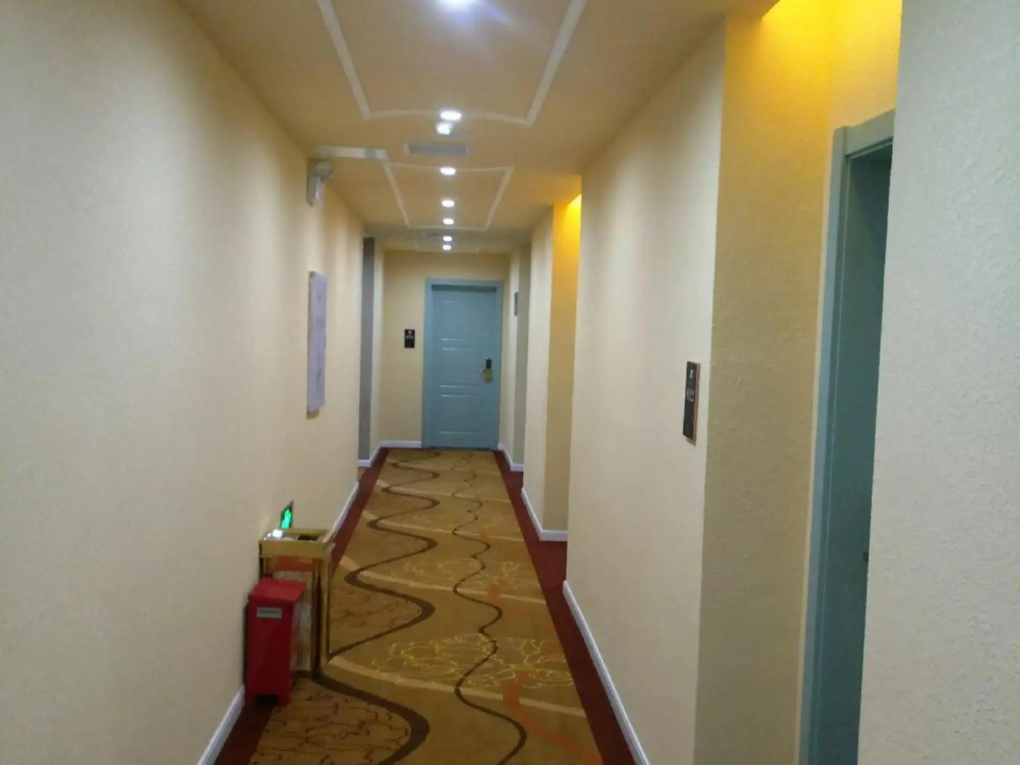 Xingyue Crystal Hotel (Wuhu Dongfang Shenhua Shop)