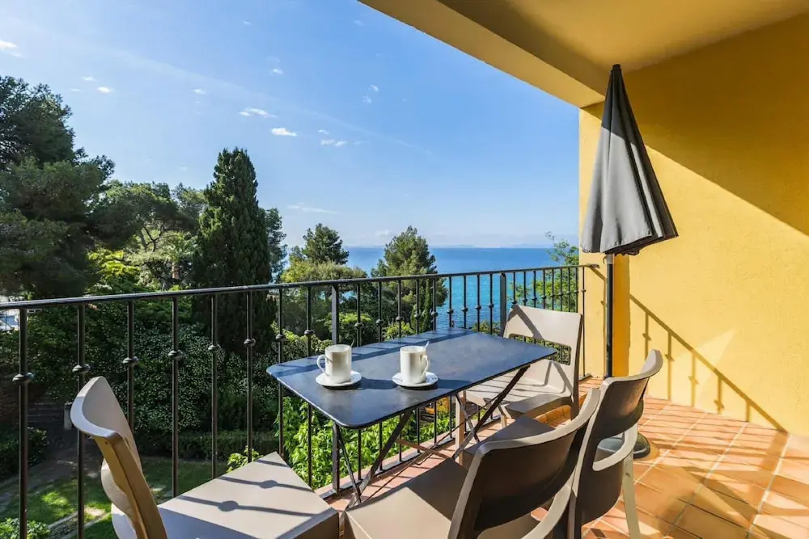 Apartment in Saint-tropez With Beach Access