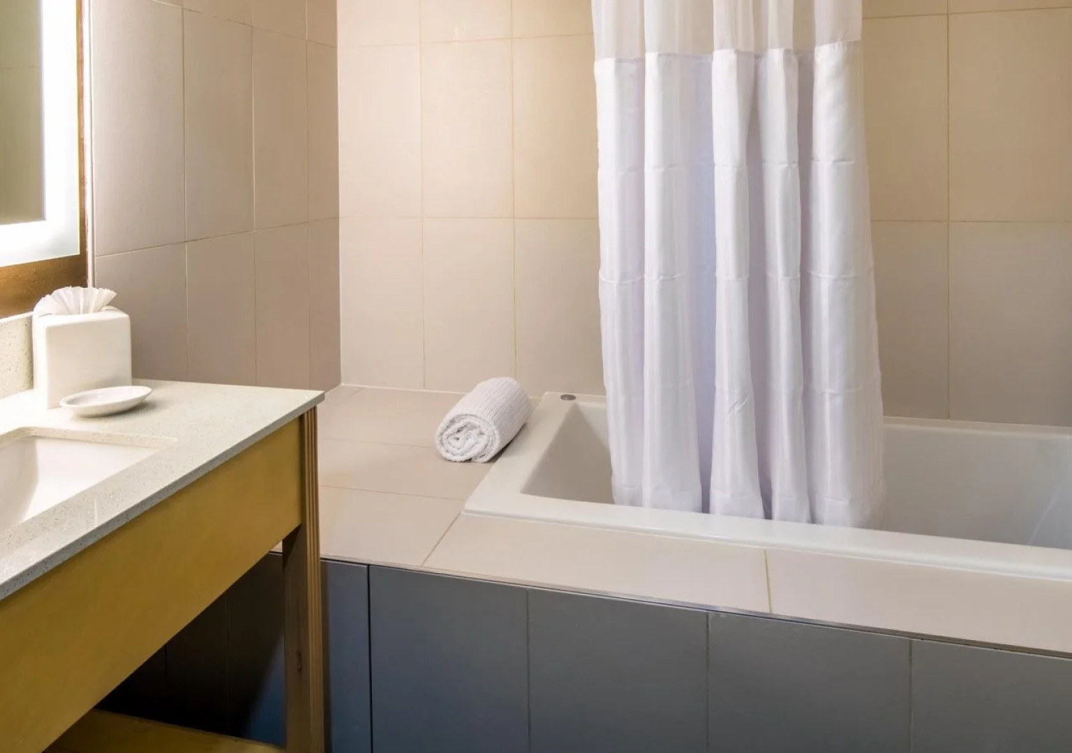 Red Lion Inn & Suites Everett