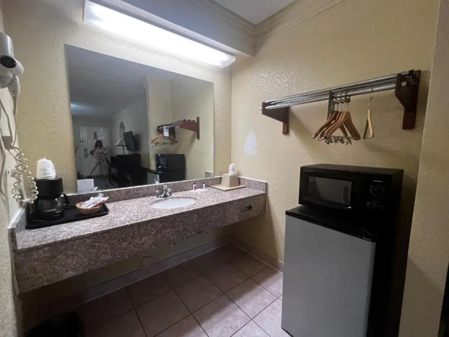 Express Inn & Suites